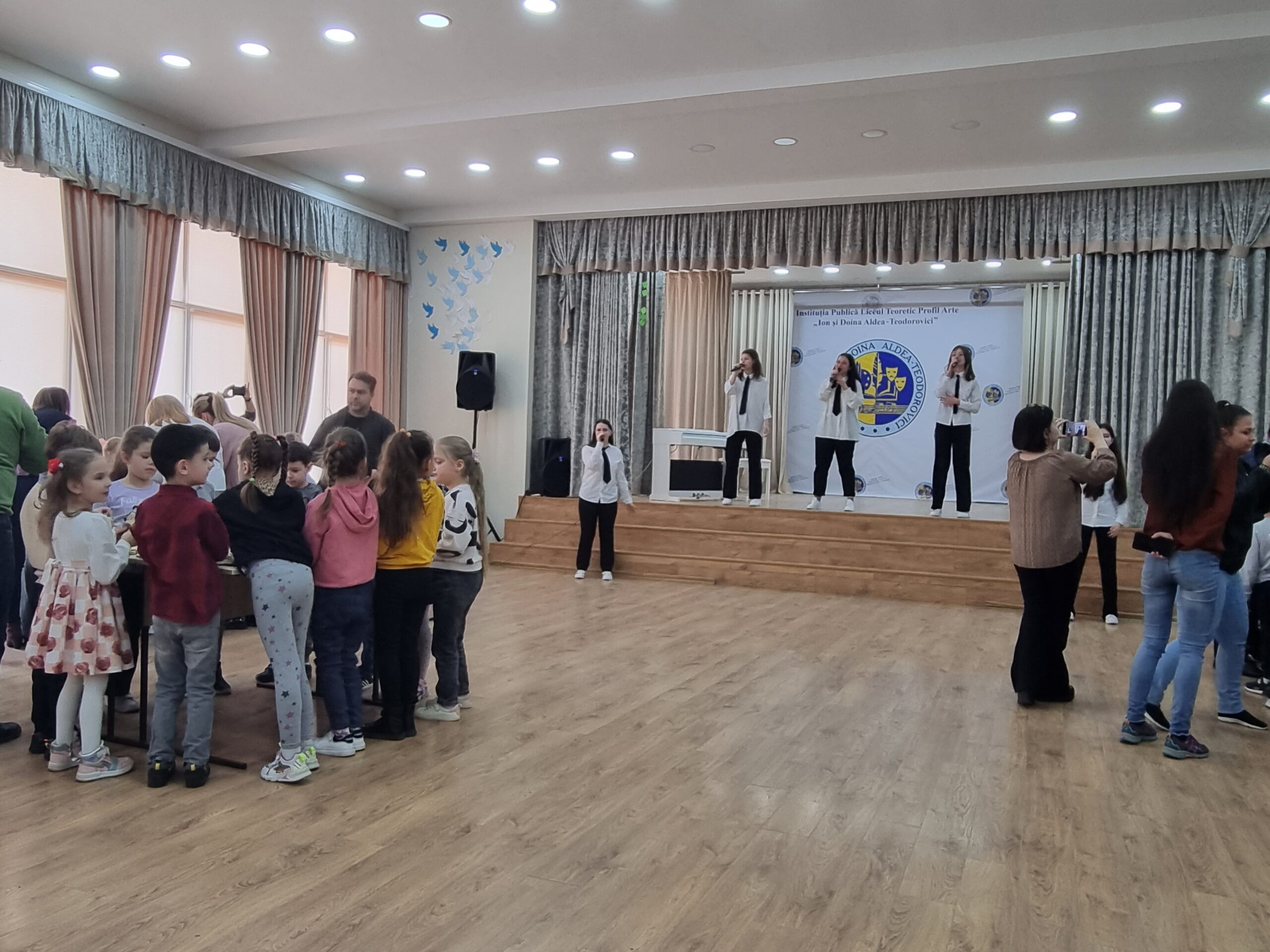 ,,LA ZIUA UŞILOR DESCHISE”